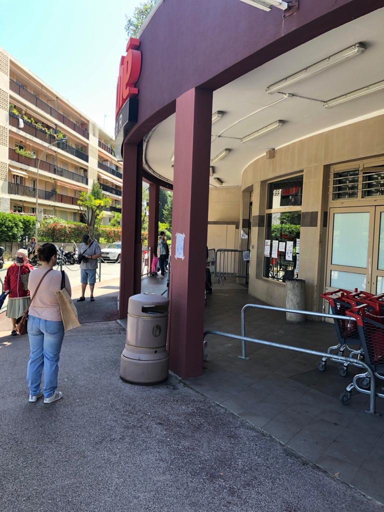 EtixApp's tweet image. 25min wait time. We would rather wait in cafe or car and be notified when is our turn to enter. #intermarche @intermarche #etixapp #smartlines