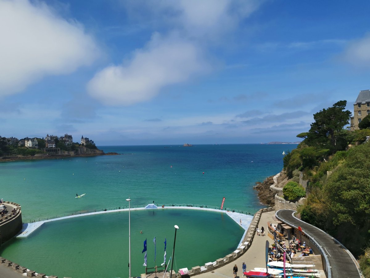 cldudouyt's tweet photo. Qui peut croire que faire une heure d'activité à la plage en famille est plus dangereux que faire les courses ou prendre les transports #dinard #RendezNousLaMer https://t.co/5ut9pFnLq8