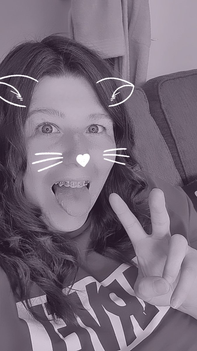 X_Evanescence's tweet photo. @WTofficial hey WT! today is my 29th birthday 😭😁 it would make my day to receive a wish from my heroes ❤ #fangirl #birthdaylockdown https://t.co/fklM5q6g1c