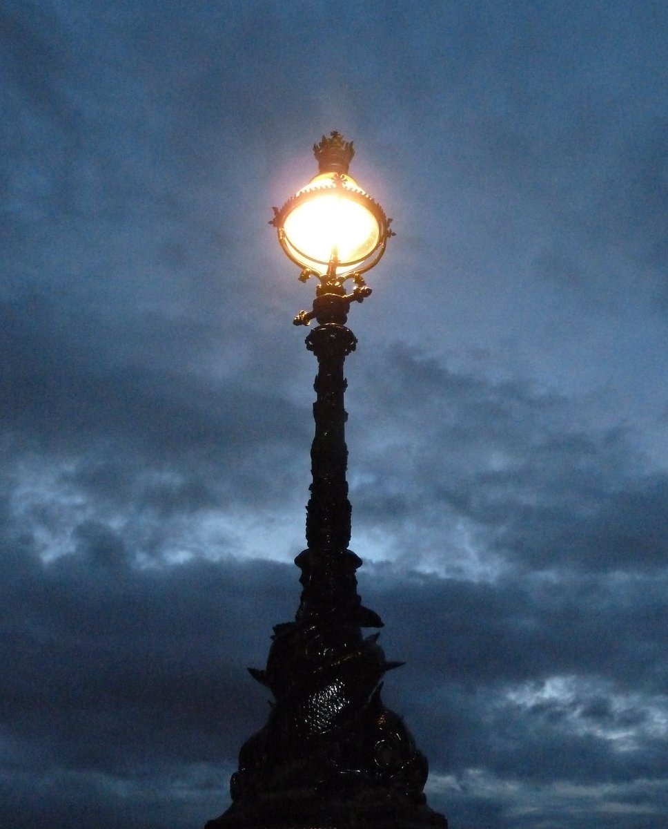 Gaslight of the Day, No.31 [South Bank] (oleaginous)