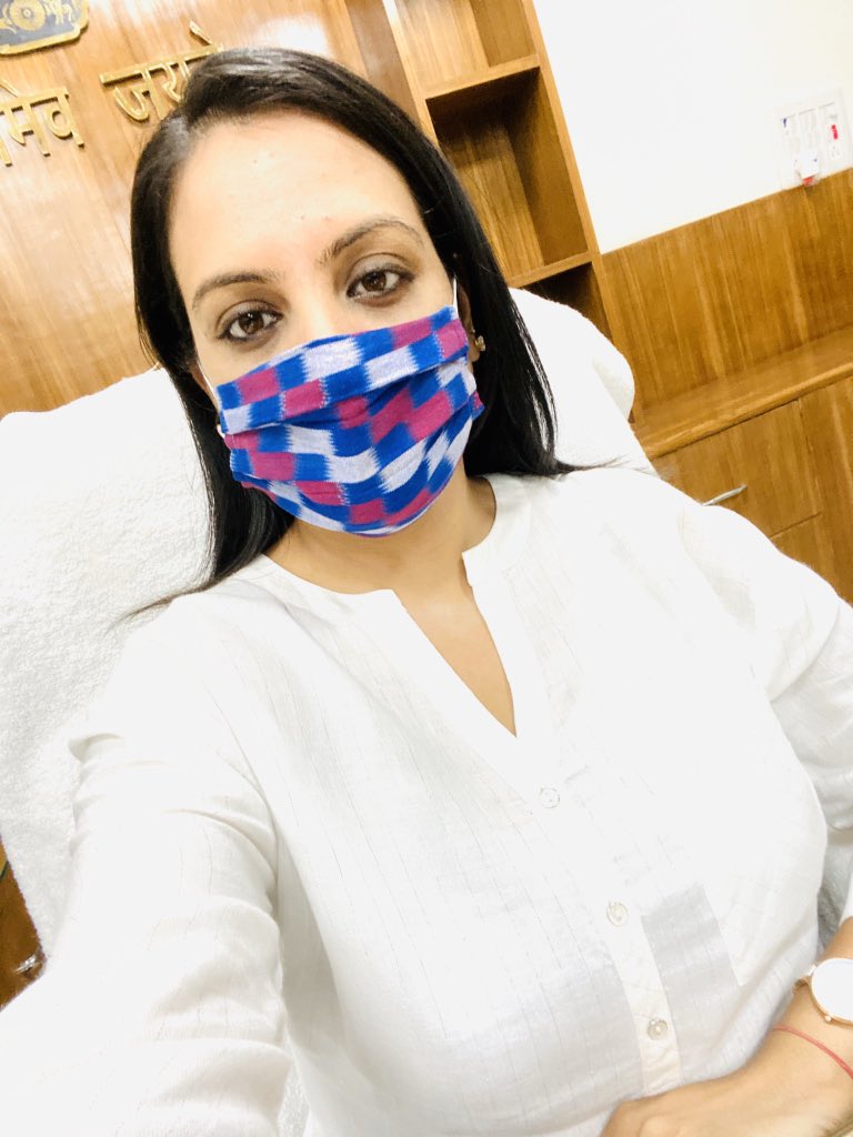 sonalgoelias's tweet photo. Homemade Cloth #Mask !
Are You wearing Ur mask;
make one for yourself if u don’t get a medical Mask.
#EachOneMaskOne 😷
#MaskIndia #StaySafe https://t.co/sKv2CN9h69