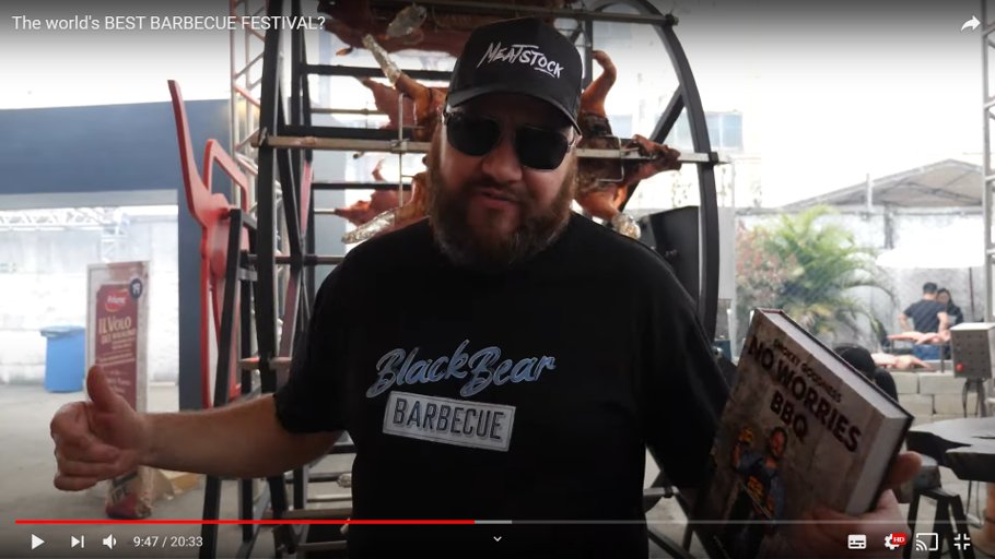 EchteBBQ's tweet photo. Zit je op Youtube een Australisch filmpje te bekijken over het BBQ 'Churrascada' festival in Brazilië, komt ineens het boek van @jordalthuizen voorbij. Haha, goed gedaan Jord! https://t.co/cWoveMpeDM