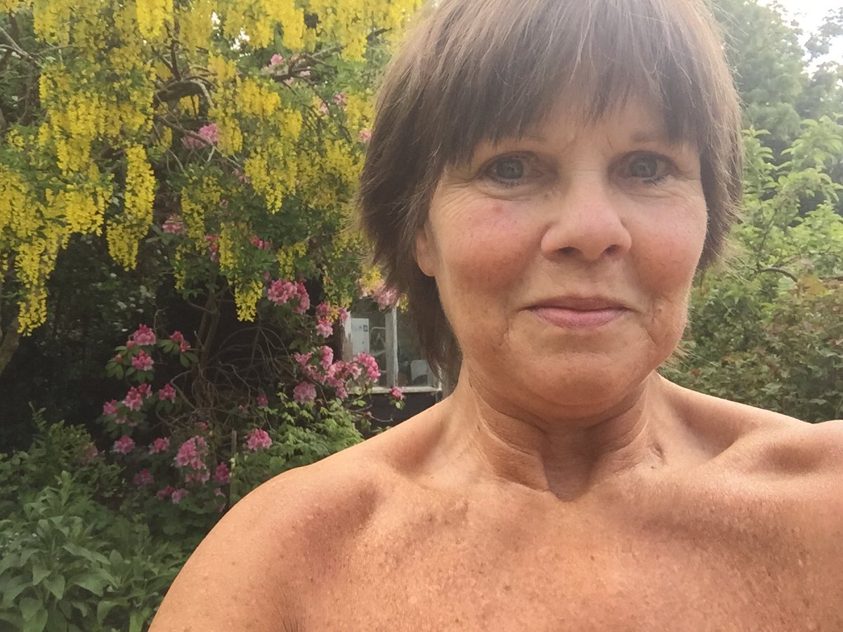 #worldnakedgardeningday 
I promise I am 😳