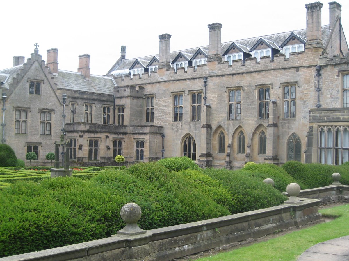 2.8/  @Newstead_Abbey Originally an Augustinian Priory. After the dissolution of the monasteries it was converted into a country house. Retaining the West Front as a striking folly. Formerly home to Lord Byron it is now owned by Nottingham Council who are restoring the building.