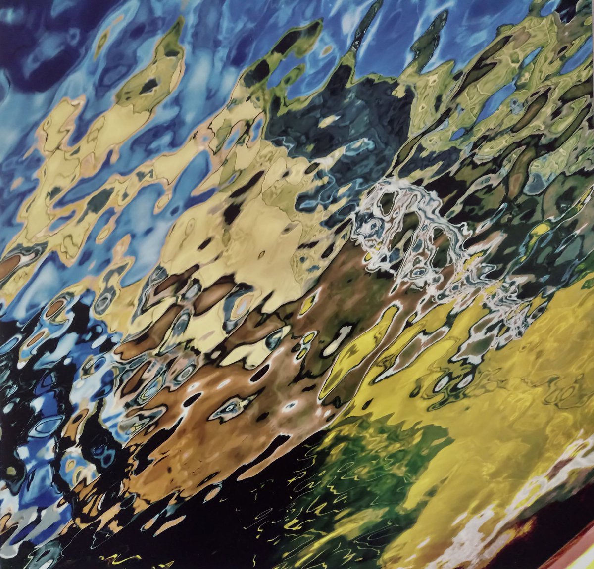 balangereis's tweet photo. @looovetinkebell Twee jaar geleden kocht ik deze drie foto's, gemaakt door #CeesdeWilde, afgedrukt op aluminum, 40x40cm.
Het zijn spiegelingen in het water... 
#kunstgekocht https://t.co/izAGDH62o3