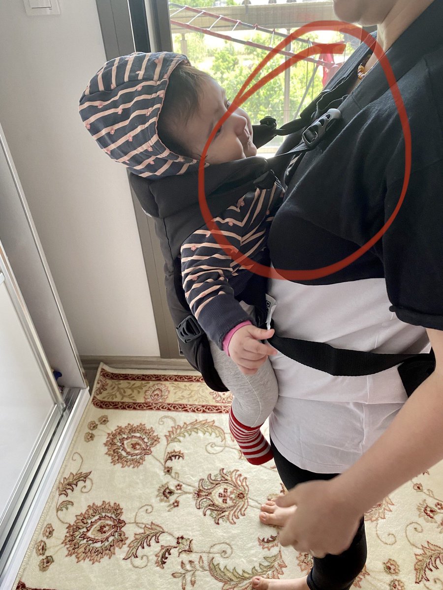 GucluSafiye's tweet photo. Denilen fotograf gibi yaptik cocuk ne kadar asagdaysa clipslerde onunla birlikte her sekilde kafasini vurmaya devam ediyor @ChiccoTURKEY almayin almak isteyene de mani olun. https://t.co/bnS7k6Kqdd