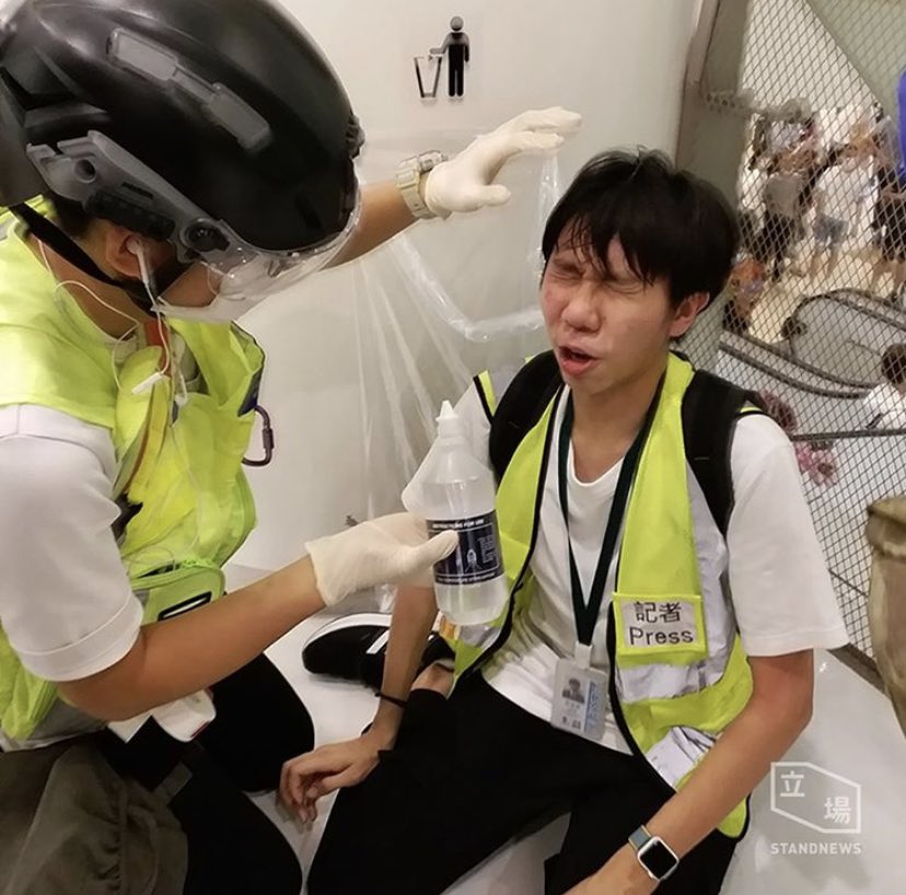 hk_mystery's tweet photo. 2.Hong Kong Police suddenly unleashed pepper spray towards journalists and members of district council. (source from tg &amp; @StandNewsHK )
#HongKongPolice #PoliceBrutality 
#HongKongPoliceState #PoliceState https://t.co/nPDnSM9I2y