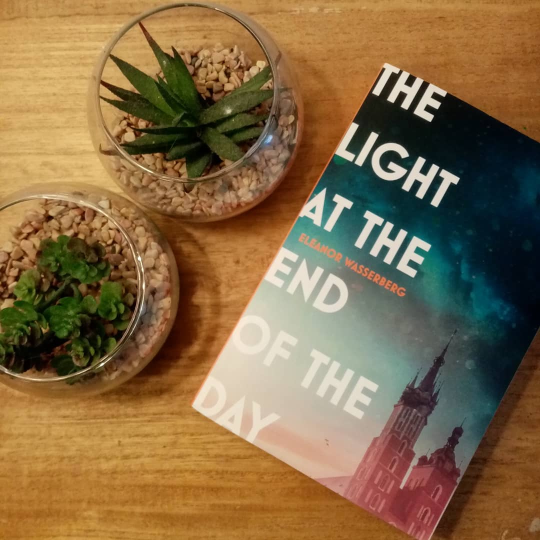 _DanielleLouis_'s tweet photo. Today's #TWRMayChallenge prompt is 5 star predictions. I recieved this gorgeous gifted copy of The Light At The End of the Day by Eleanor Wasserberg this morning, kindly sent by the star that is @mattclacher @4thestatebooks, thankyou!
#BookPhotoChallenge https://t.co/4iKoruTMxT