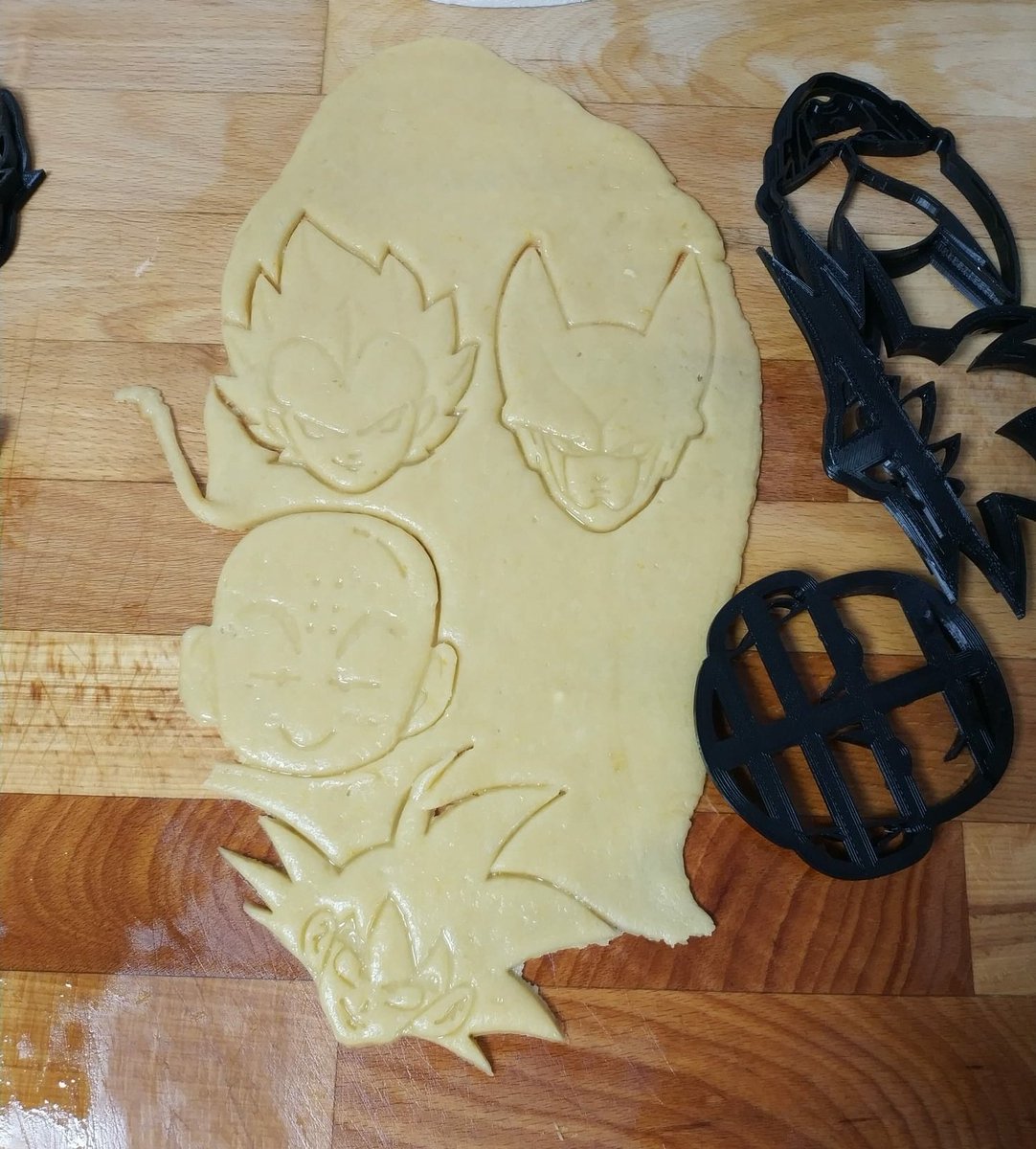 🌟SORTEO KIT CORTADORES DE GALLETA DRAGON BALL🌟
Con el éxito que han tenido, hago un sorteo para que podáis llevaros un kit a casa.

🔸REQUISITOS:
➡RT a este Tweet 🔃
➡Seguirme en Twitter
➡️Menciona un amig@ con quien compartirías las galletas 

🔸Suerte a tod@s!!🍀