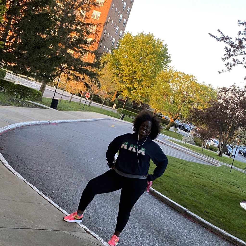 CUNYKCCPRES's tweet photo. Up with sun!  @CUNYkcc @BCCcuny @president_BCC Getting Ready to go #RunTheBronx #RunTheBronx42 and donate $10 for ever mile to the Roscoe C. Brown Memorial Scholarship. #OneCUNY #BronxAKAs There’s no pause on making a difference!! https://t.co/lCrkQAYAzh