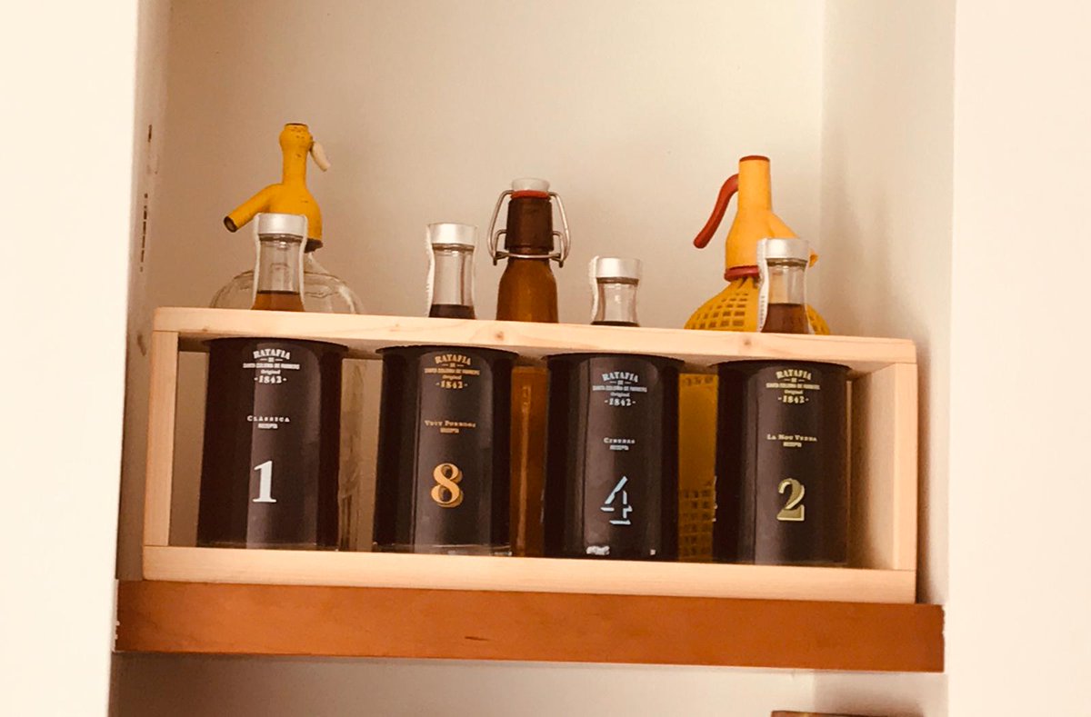 francescbuxeda's tweet photo. 📢AVUI I DEMÀ #TOTHOM enganxats a https://t.co/kUtYJEyWAX @Conf_Ratafia El #mercatherbes🌿#RATAFIA ONLINE a casa! 
💚Jo gaudint-ho amb regal inclòs... #Gracies!
@AjSCFarners @comarcaselva @fundacioemys @TeGustInfusions @lasobiranacoop @eixarcolant @Tradillibreria @AstridvanGinkel https://t.co/TGJqYNQCzQ