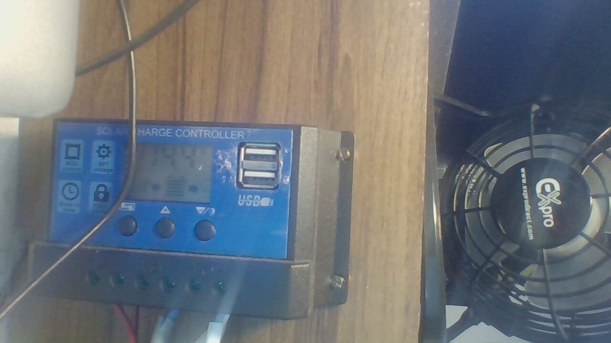 LonelyJoeParker's tweet photo. Just freakin payed the freakin leccy and decided i need waaaaaaaaaaayyyyyyy more solar panels than this by next year... 😕☀️🌻⚡️😎 #ecohacking #lifegoals #frankengrid https://t.co/kZagmKGTFJ