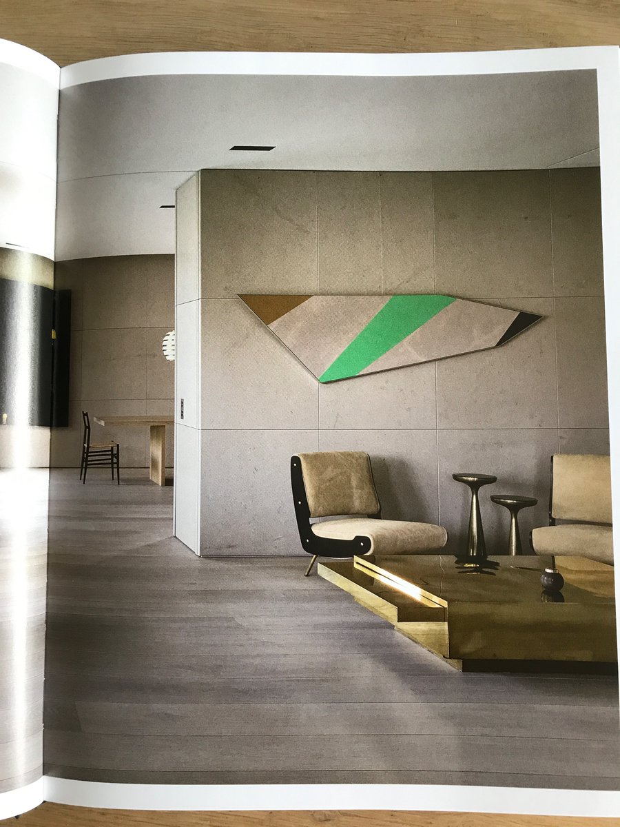 dutchdipnl's tweet photo. From out my wide range of beautiful #interiorbooks, I selected 'Works 2009-2018' of #VincentVanDuysen for this Saturday-column.
Today, I start with showing you an authentic Milanese residential #apartment from the fifties.
#library #interior #leemwonen #vitadilusso #blogazine https://t.co/QhVbRGsfdz