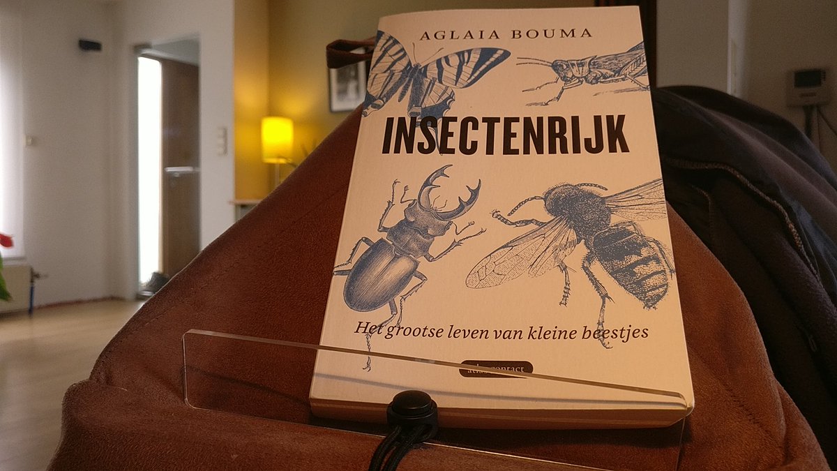 Boswachter_Marc's tweet photo. Boeiend boek aan 't lezen over #insecten.
Met dank aan @AglaiaBouma 😉🌾🐜🐞🦋🐾🦕💚🌳
#VoorUGelezen #Tipvdbosw8er #Limonadewesp
#Insectenrijk #Biodiversiteit #LevenslangLeren #DiverserBos #CloseToNatureManagement #DeBoswachters https://t.co/fXw8VfsqYN