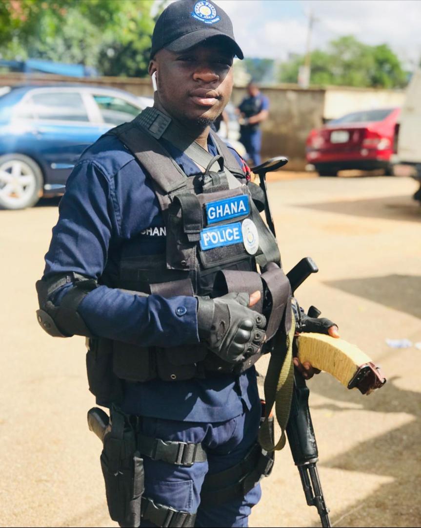 Iam_Stone1's tweet photo. @GhPoliceService 🔥🔥 https://t.co/afqofnXZHB