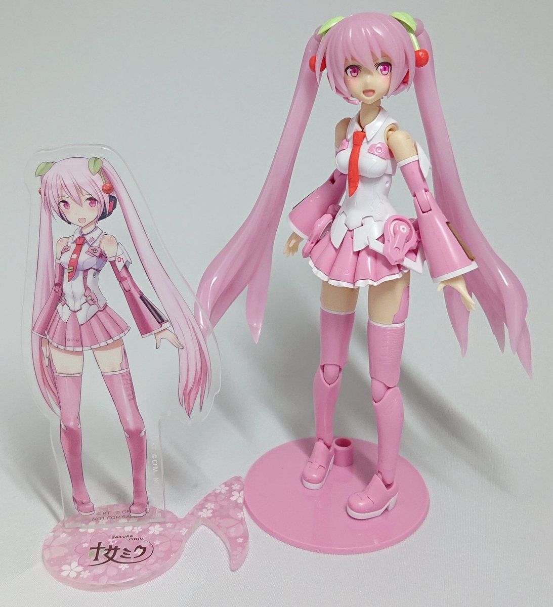X2y 1y 桜ミク完成 Hj50周年ver も組み立てました アクリルスタンドと一緒に飾れるの良いよね うちのミクさんもいっぱい増えました 桜ミク フレームミュージックガール T Co Rsmxnca8og Twitter