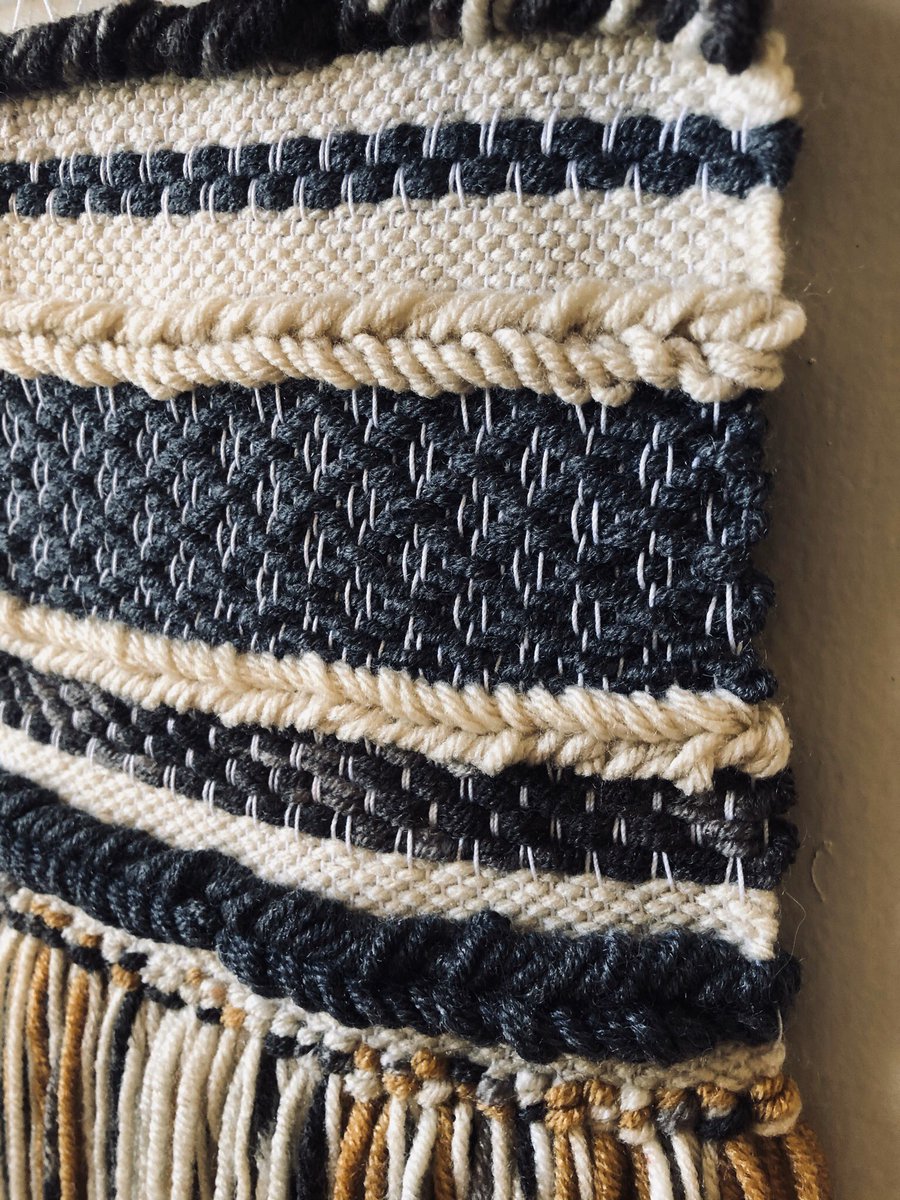 Samizabeth's tweet photo. Yay for new quarantine hobbies? Pretty happy with how my second weaving came out - much better and more even than the first haha. 
.
.
.
#samscribbles #weaving #loom #loomweaving #wallhanging #homedecor #walldecor #yarntherapy #spruceandlinen https://t.co/c9YA5Wg4uq