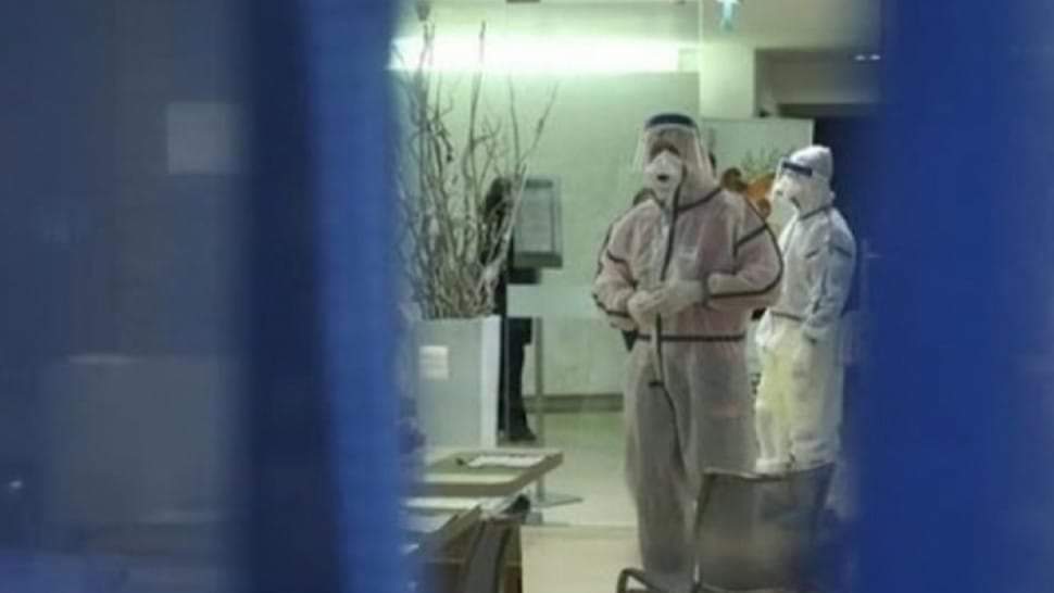 Knoozfm's tweet photo. سوسة : الإحتفاظ بشخص هرب من الحجر الصحي بأحد النزل واعتدى على أحد الإطارات الشبه طبية

#knoozfm https://t.co/WXdGIH0gX9