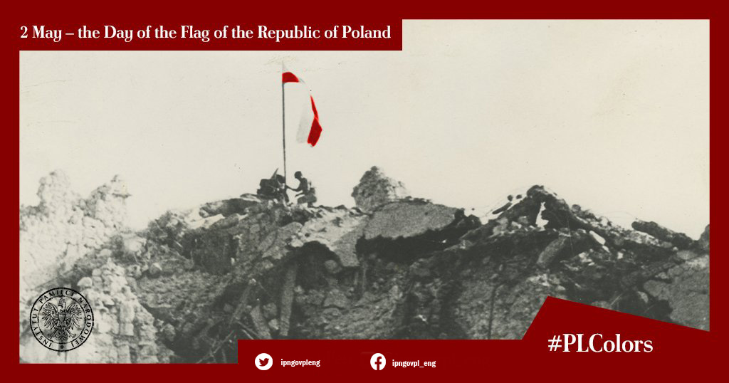 ipngovpl_eng's tweet photo. 🇵🇱A #PolishFlag flying in the ruins of the #MonteCassino monastery. The soldiers of #WładysławAnders’ #PolishIICorps captured this heavily defended point in May 1944. The breeching of the #GustavLine fortifications opened the road to Rome for the #Allies. #PLColors #PolishFlagDay https://t.co/3drEfZU91O