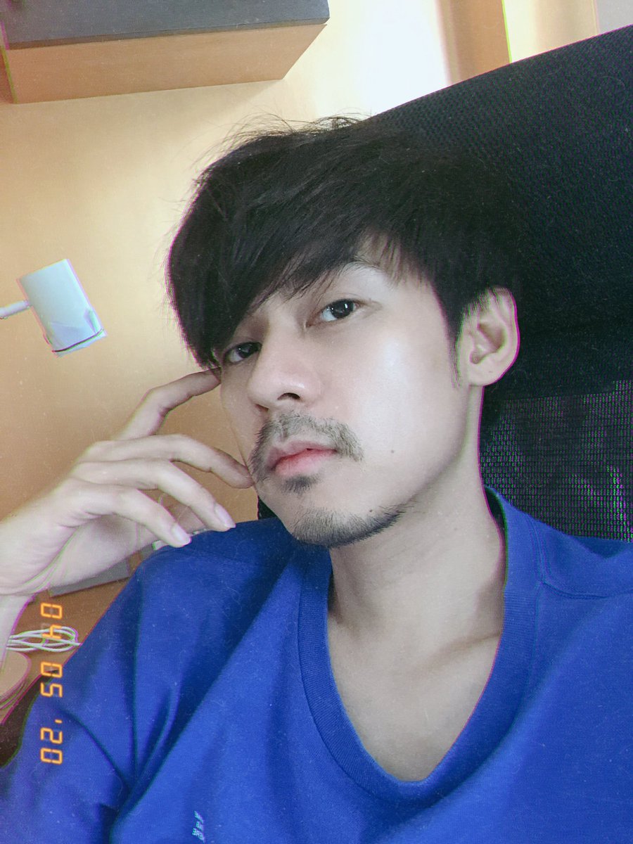 Nnewvyy_'s tweet photo. พอเอาสามรูปนี้มาต่อกัน แล้วก็นั่งเขินคนเดียว
ไม่ว่าจะตอนนี้หรือตอนไหน พี่บิ๊ก พี่แดน พี่บีม ก็หล่อไม่เปลี่ยนจริงๆ
เป็นคนที่ทำให้ใจสั่นได้ตลอดจริงๆ งื้อออ ❤️💚💙
#D2B
#DaddyBig
#DaddyDan
#DaddyBeam
📸: Kulitsara via Big D2B Family , Danworrawech , Beamkawee https://t.co/E5b83DXkQC