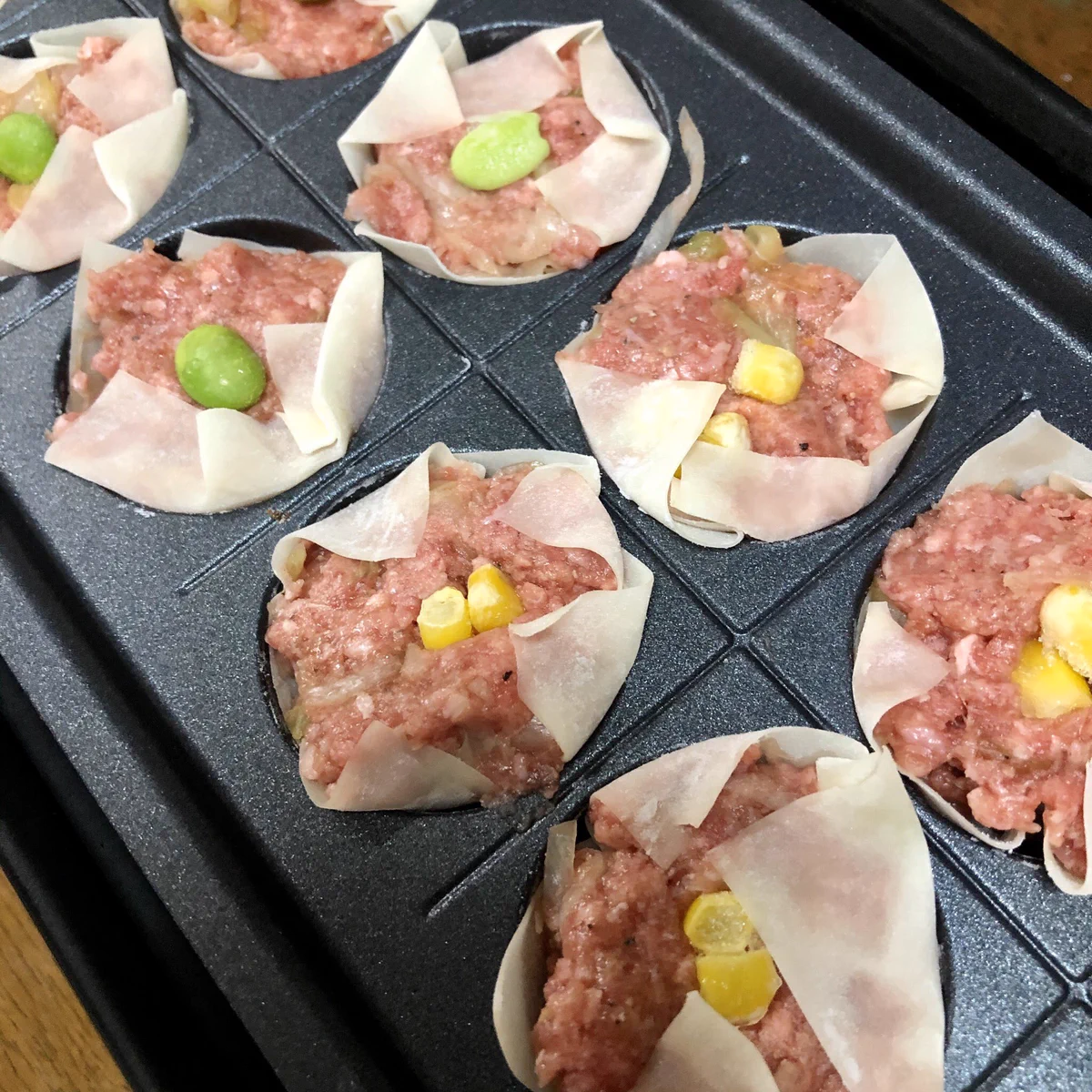 あっけないほど簡単！たこ焼き器を使えば“秒”で焼売ができる！？
