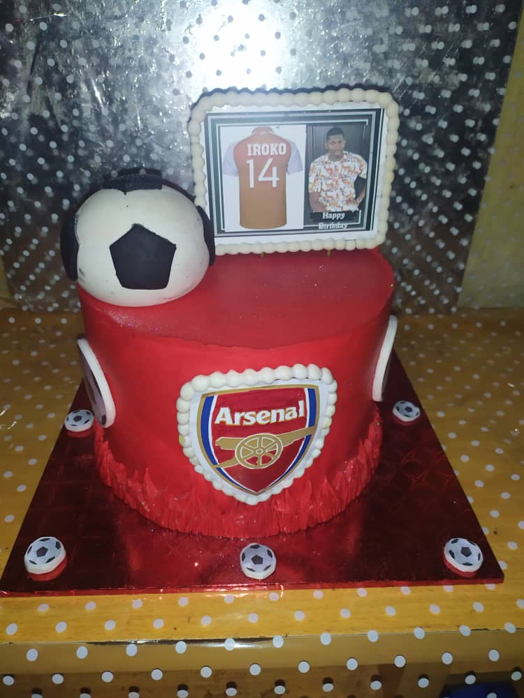 AddishPie's tweet photo. Arsenal themed cake by urs truly @AddishPie .....we deliver just the right dose of sweetness right at ur doorstep anywhere in Enugu state.
08132663848
Pls RT my hustle
#fondantcakes #enugucakes #042baker #birthdaycakeinenugu https://t.co/D0HMPGY9FI