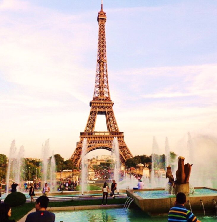 BryPapasodaro's tweet photo. #fotografandounacittà:la più bella del mondo. 
👨‍👩‍👧‍👧Il 1^ viaggio in famiglia.
👭Il 1^ con le amiche.
✈️La mia 1^ esperienza lontana da casa.
♥️Il mio 1^ Amore.
🗼La città che porto nel nome.
🏡Quella in cui conservo i sogni futuri.

On se retrouvera tous les deux
Mon grand #Paris🇫🇷 https://t.co/eZx5s5RsoM
