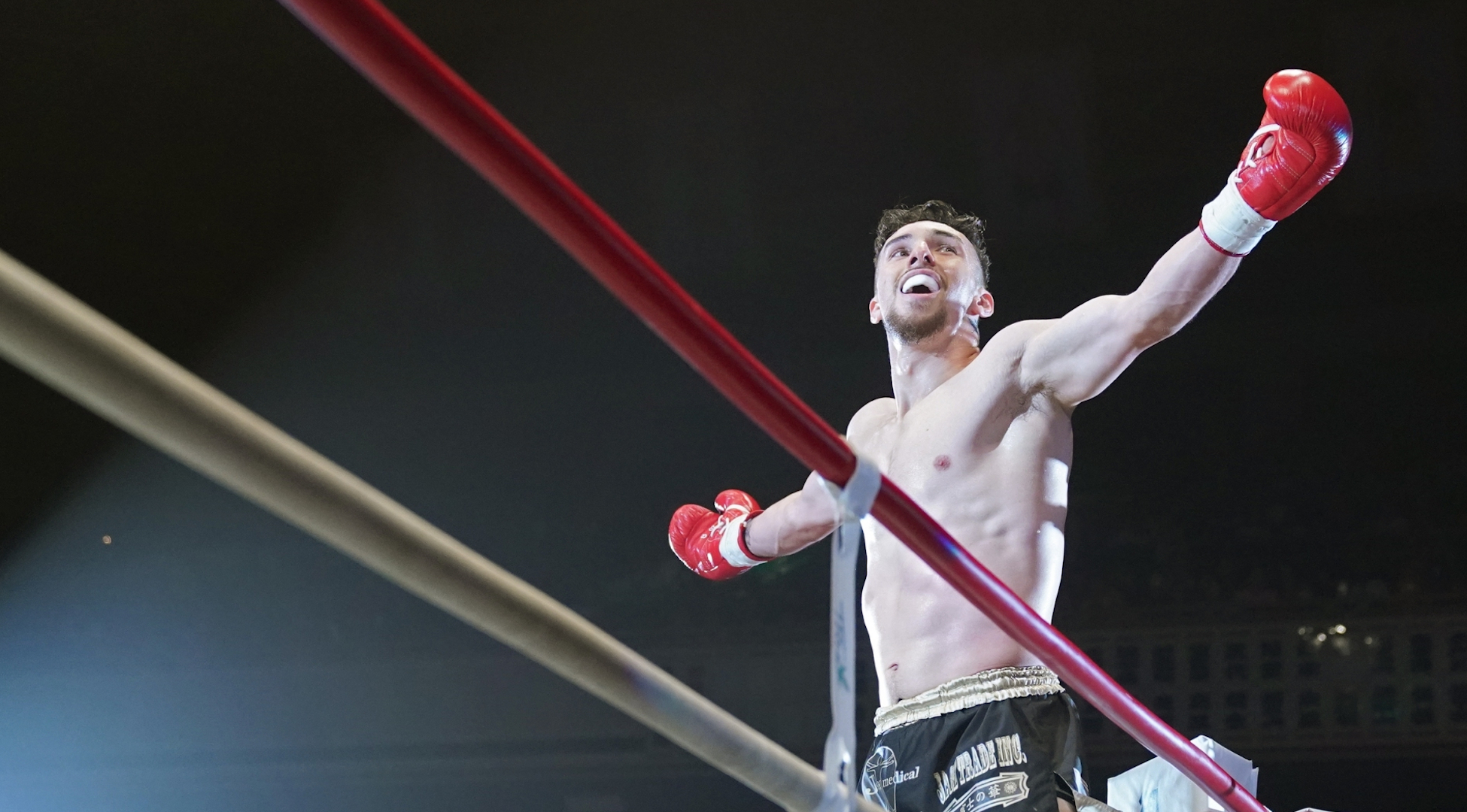 K 1 公式アカウント おうち時間 は K1壁紙 木村 フィリップ ミノル オンライン会議 友達と通話や飲み会 列島リモート帰省 様々な場面で使用できる バーチャル背景 を無料配布 再配布禁止 商業利用 企業商品の宣伝等には利用