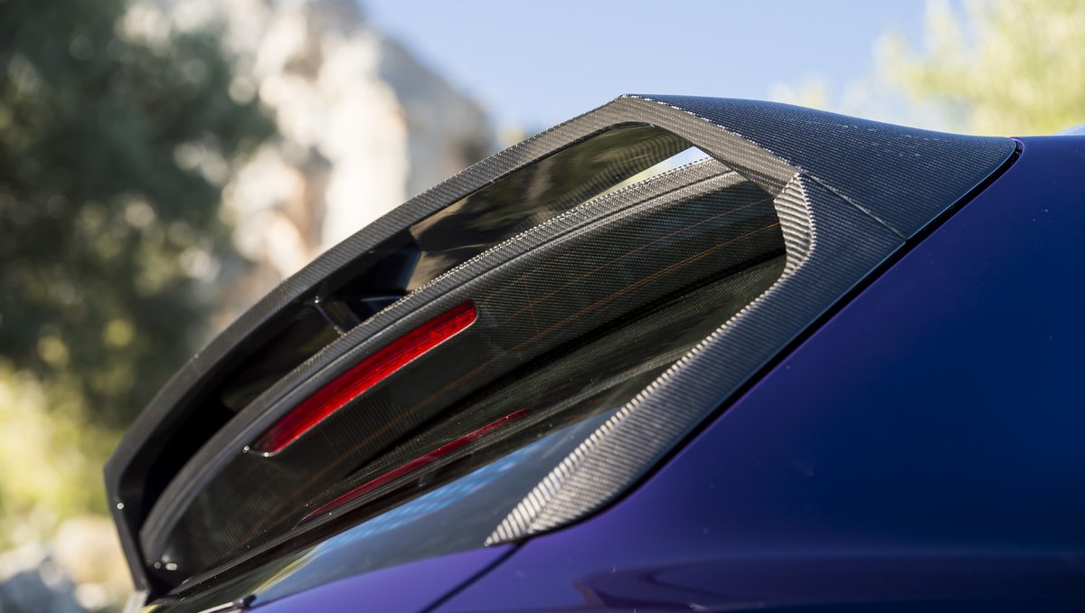 CarWale's tweet photo. Bentley's new styling specification beauty kit is available for Continental GT, Continental GT Convertible and Bentayga.
Read on to know more: https://t.co/CiXXA3NwPD
#CWNews #Bentley #ConvertibleGT #ContinentalGTConvertible #Bentayga https://t.co/c8rXDzWZVW