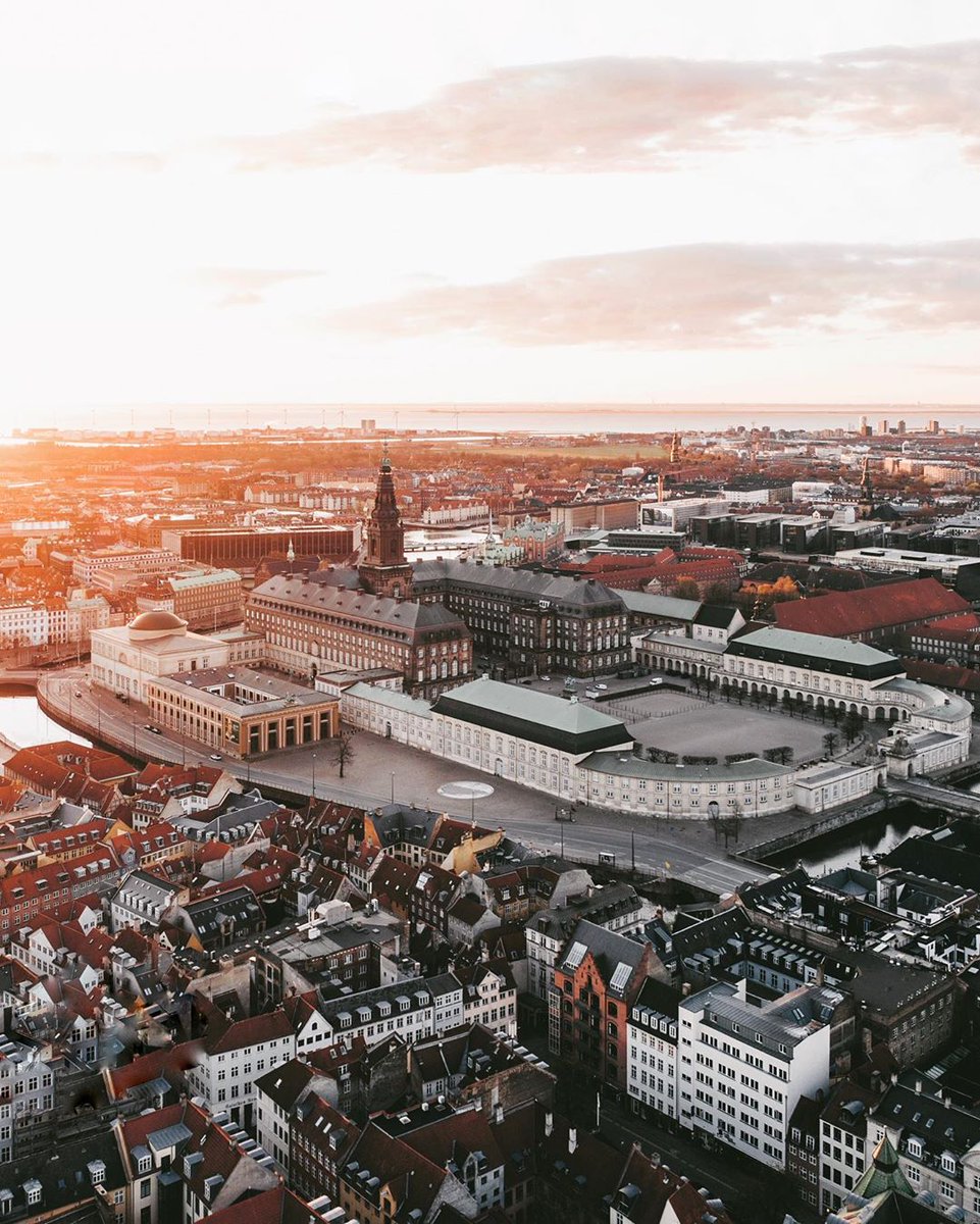 Copenhagen is packed with world-class architecture. Old and new. Historic grandeur and cutting-edge creativity. 📷: astridkbh (IG).