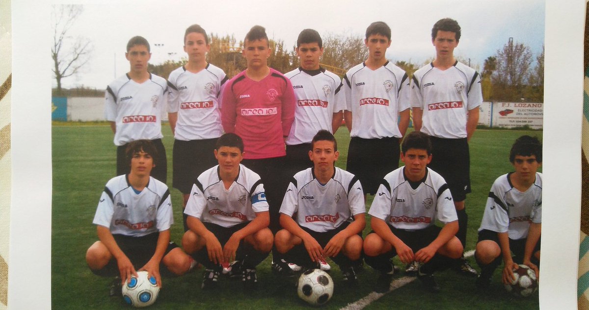 Ale7Bravo's tweet photo. Limpiando siempre aparece algo
No habia mal equipito no? 🙈
Que buenos recuerdos @cpflecha 
@alberbodionmar @PereraAntonio_ @Joselupintado @VictorTorrestfz @FranAcevedo12 @herrera_jaime10 @MiguelAngelTive @javi_hernandez3 @carlosmancha11 @leolopezcg https://t.co/3JhM8yjAr9