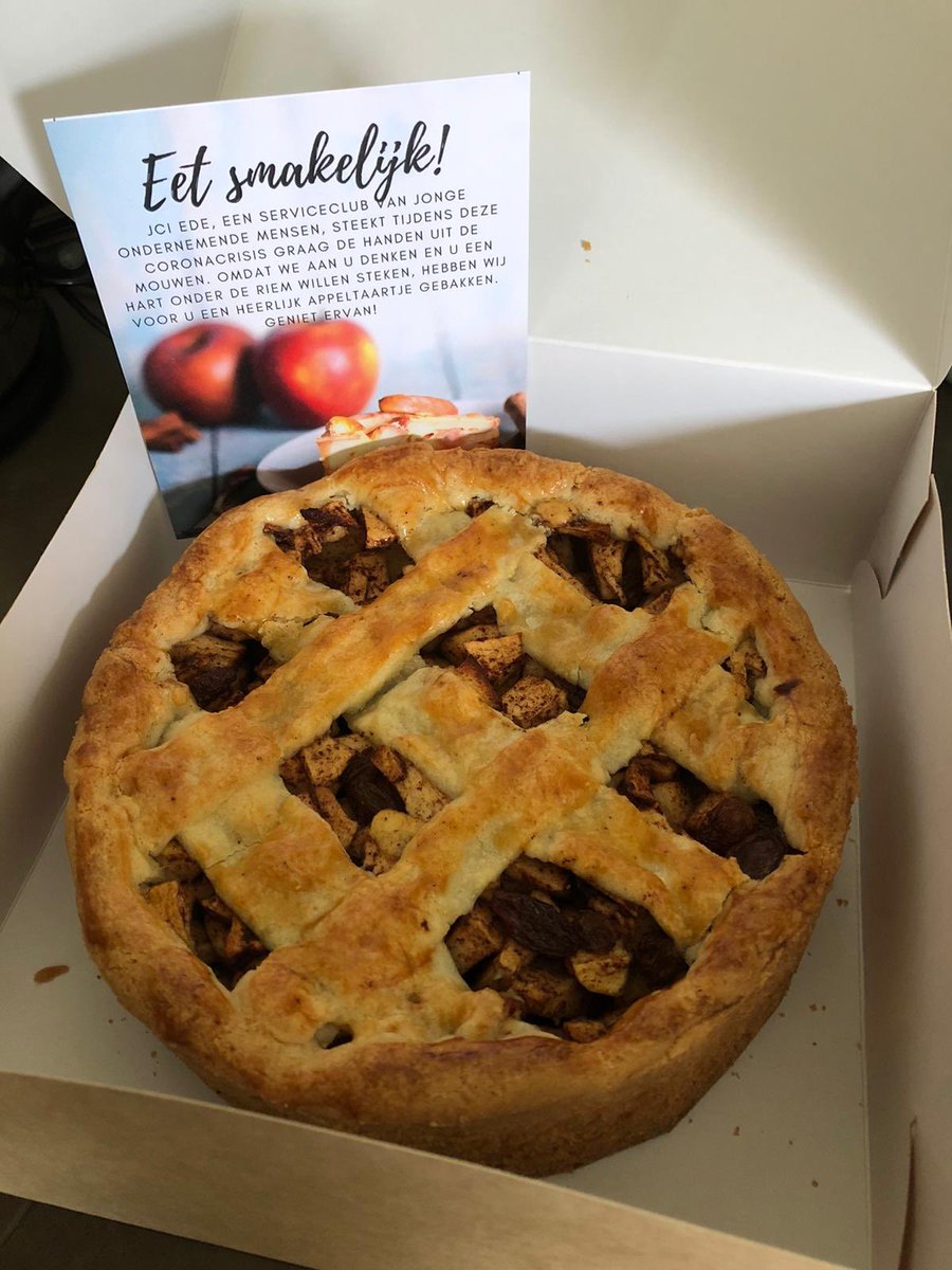 BethanieEde's tweet photo. Overheerlijke appeltaart voor bewoners en medewerkers. Wat heerlijk! Bedankt @jciede voor dit mooie gebaar. #daslief https://t.co/TWsg0GlSqz