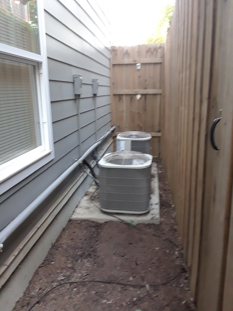 My yard guy deserves the THINGS. I always forget about this area outside until I need to get to the breaker box (stupid ass location for it). I need to learn Spanish forreal. Como se dice "I fuck with you, my guy"?