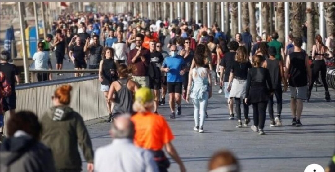 Keymassoficial's tweet photo. Y aquí van en la maratón a por #COVID__19 😅 lo que no entiendo es donde está la #policia ? https://t.co/TKTmLFJIII