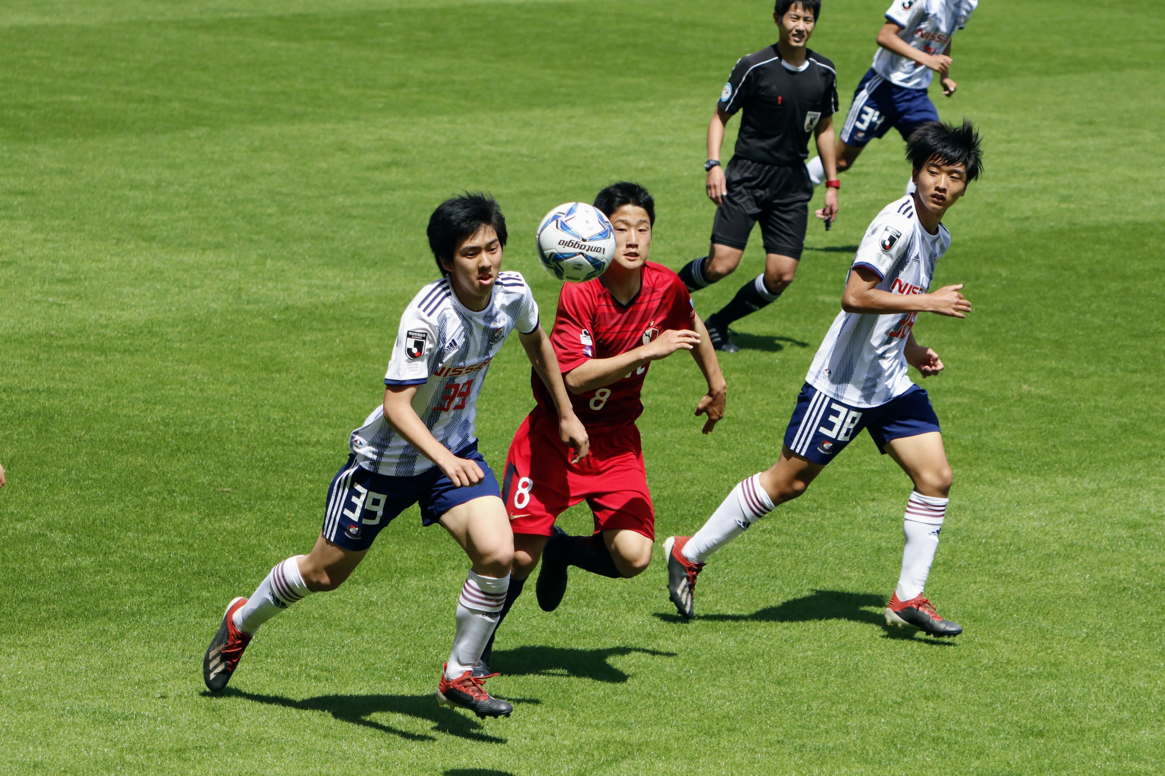 ハチ サッカー写真 マリノスユース選手紹介 32日目 No 23 Cf 内海 碧斗 2年生 スピードを活かした裏抜けが1番の持ち味であり ゴール前での得点感覚に優れ多彩な得点パターンを持つストライカー また身長181cmというサイズを活かしたポスト