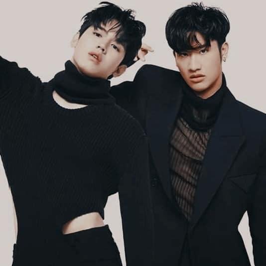 mcleeeyn's tweet photo. SAY NO TO “ROMEO &amp; JULIET” 
SAY YES TO “ROMEO AND ROMEO”

            KINGZ OF GMMTV ✨📸

#KristSingto #TAYNEW #brightwin #OffGun #GMMTV #SOTUS #DarkBlueKiss #theoryoflove #2getherTheSeries #winmetawin #bbrightvc #Tawan_V https://t.co/zqwFHsHktR