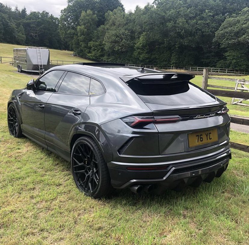 DailyCarlife's tweet photo. Lamborghini Urus ✨ https://t.co/nmvUoROclw