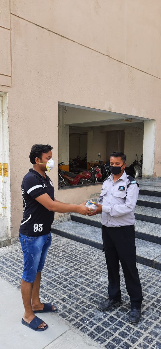 vvandhav's tweet photo. We gave snacks &amp; grocery bag to Guards &amp; other staffs 2 recognise and thank their efforts in lockdown. Salute the warriors who r nt leavin any stone unturned in keeping our premises safe &amp; clean @IndiaNirala @niralaaspireres  @dmgbnagar @anjanaomkashyap @RubikaLiyaquat @rjraunac https://t.co/LVpLLpxoCx