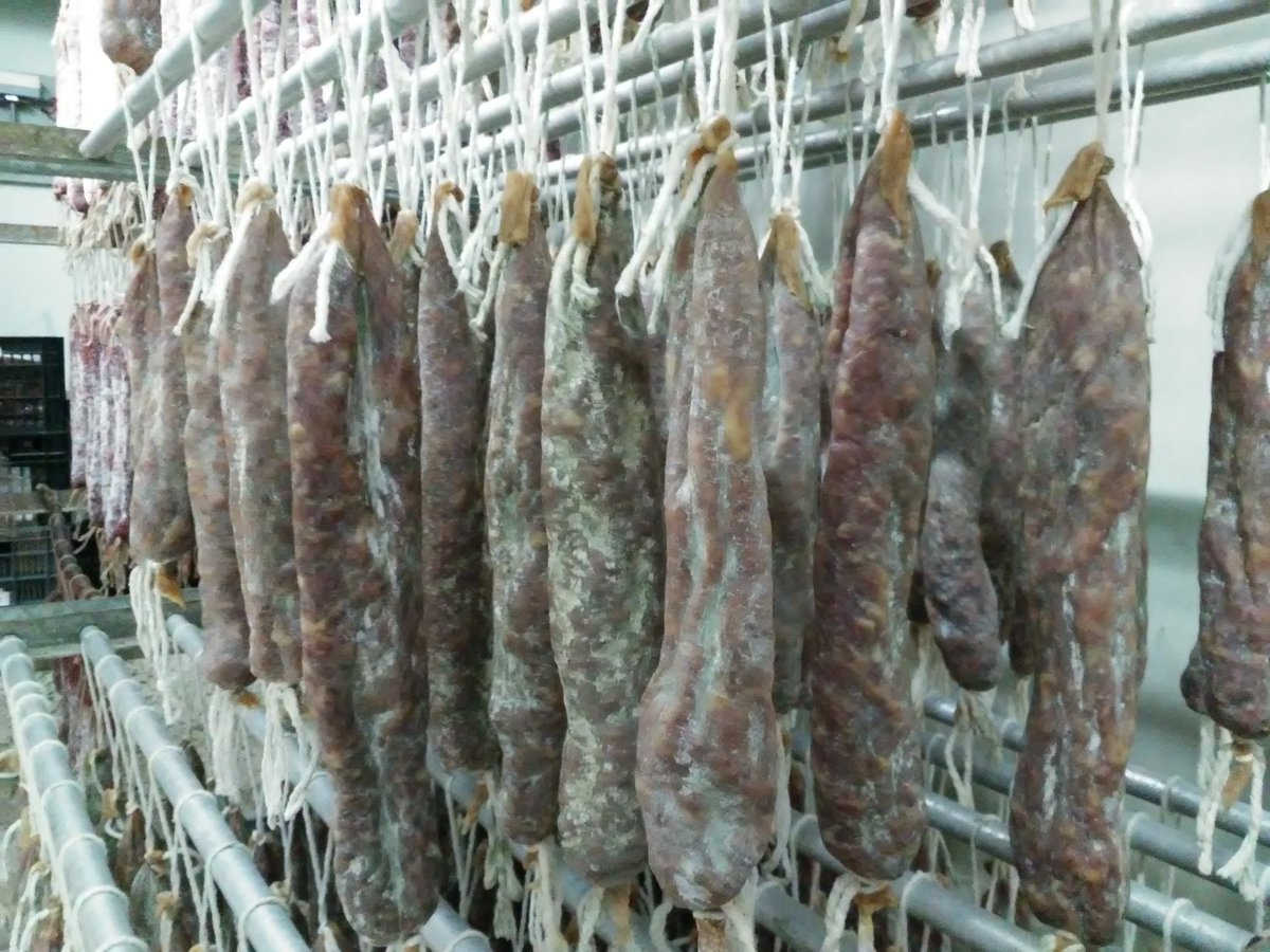 Aquestes son les nostres llonganisses. Si ens vols coneixer buscans a embotitsmiro.com