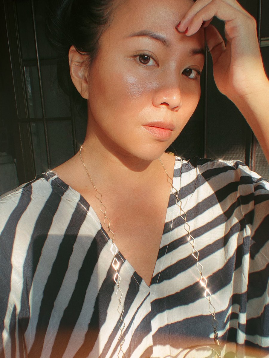 Prangie's tweet photo. อ้าววันนี้วันเสาร์เหรอ
Oh-it’s-still-Saturday? kinda pose.
#writingSaturday https://t.co/YMnJTJ3e2x