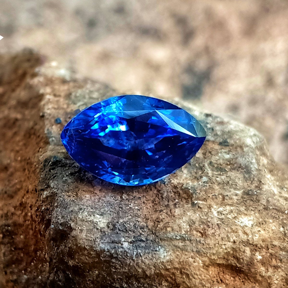Natural Ceylon Cornflower Blue Sapphire 1.48ct Certified

Product Link : bluesapphire.lk/product/natura…

Report/Certification Link : cslabs.lk/verifycertific…

Video Link :
youtu.be/97dOM7mYnRk

#ceylon
#srilanka
#visitsrilanka
#ceylonsapphire
#healinggemstones