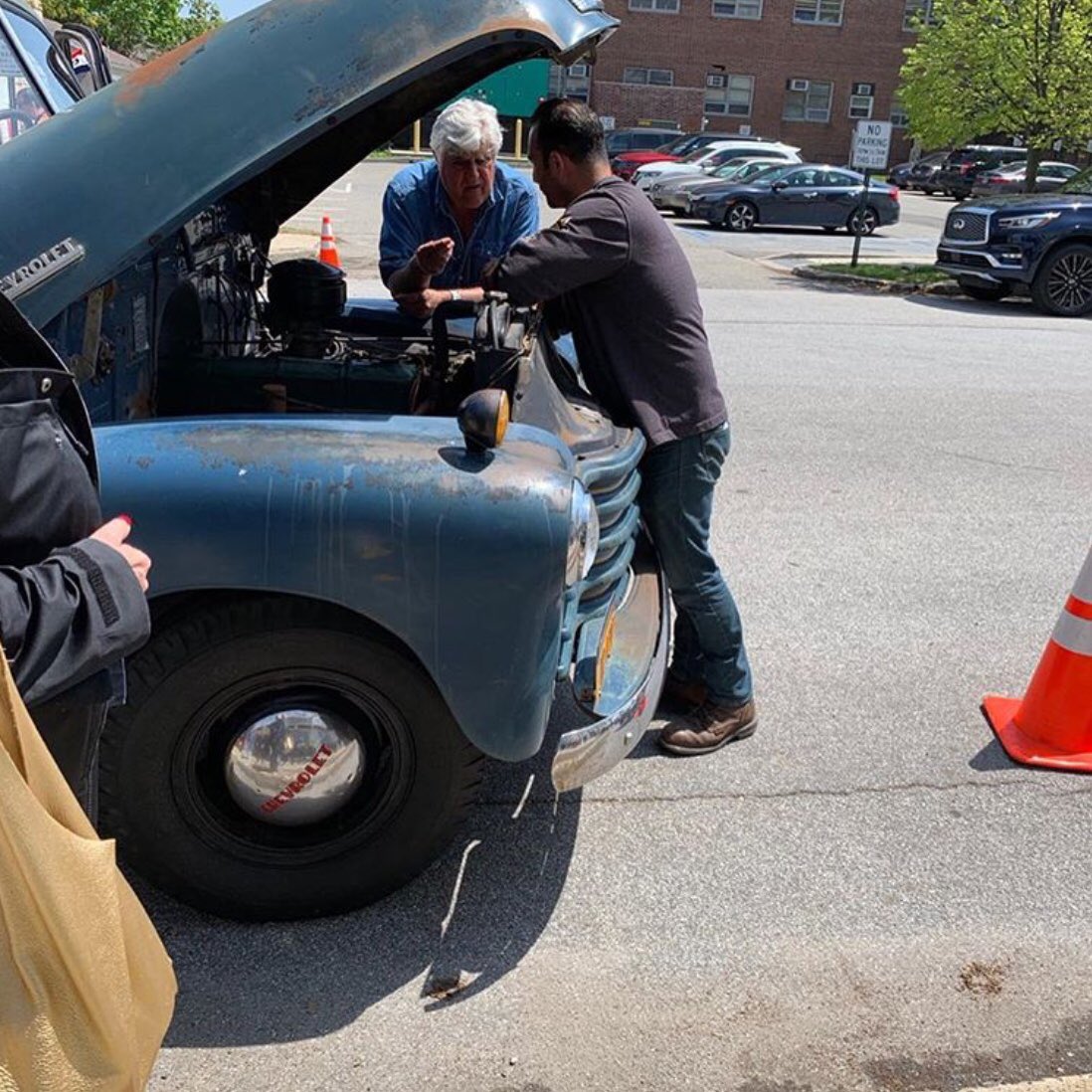 vitielidy's tweet photo. Throwback to one year ago today. @vitielidy @billyjoel and @jayleno at 20th Century Cycles in Oyster Bay.
.
.
.
#jayleno #jaylenogarage #billyjoel #20thcenturycycles #oysterbay #51chevy #throwback #20thcenturycycles #oysterbay #chevrolet #chevypickup #vitielidy https://t.co/LSywOBKaIW