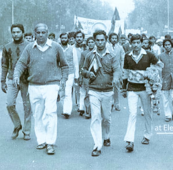 SSD_2006's tweet photo. किसी भी मिशन को सार्थक करने के लिए उन बात को लेके निकले हुवे लोगो की जिद पर तय होता है 
अगर उनकी जिद उनकी आखरी सास तक कायम रहेगी तो जो मिशन लेके वह लोग निकले हुवे है वह सार्थक होकर ही रहेगा।
#स्वंयम्_सैनिक_दल https://t.co/2HAVRXEThk