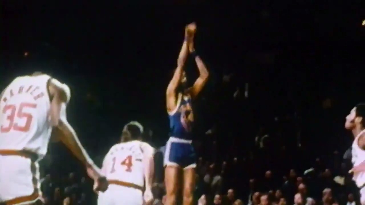 Happy 68th Birthday to 1975 Rookie of The Year, 3x 4x NBA Champion & inductee, Jamaal Wilkes!
