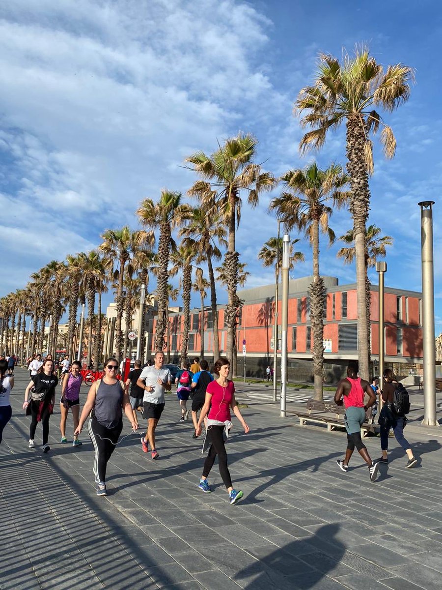 DarioEpstein's tweet image. Barcelona 2 de mayo del 2020.
Algunos ven gente irresponsable...
Otros ven gente libre...
Y vos que ves?
Foto de JE