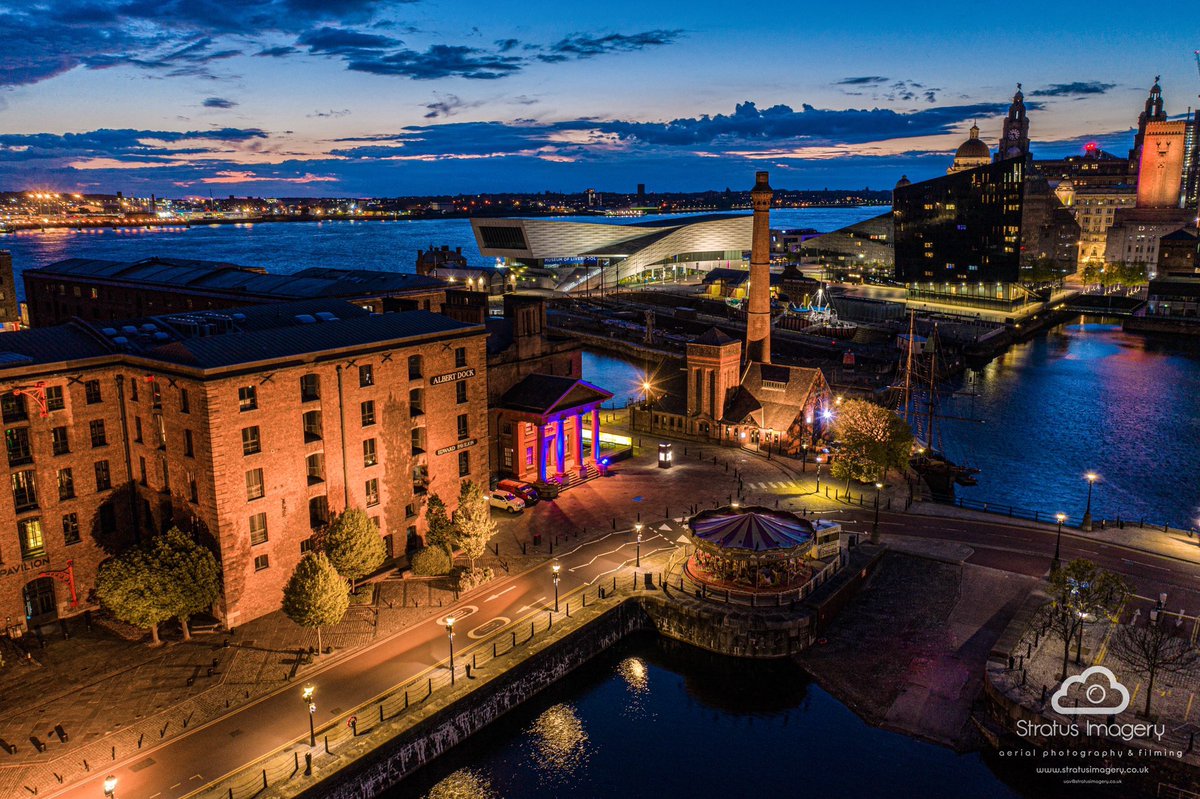 What an utterly amazing photo taken of our world heritage waterfornt by @stratusimagery amazing as usual Sam !! 👏🏻👏🏻👏🏻 @theAlbertDock @RoyalLiver1911 @cunardbuilding @c_rawli @CBRE_Liv @CBRE @clairesp78