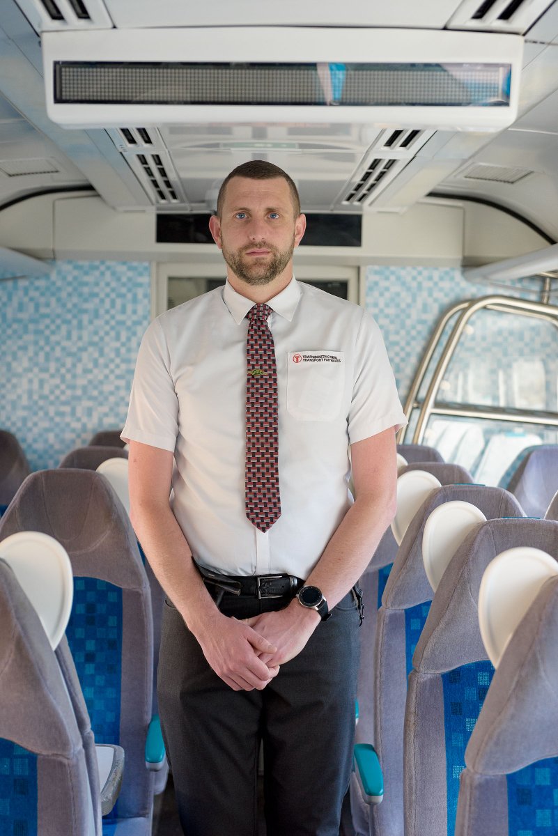GarethJenkins6's tweet photo. My ongoing record of key and essential workers in Pwllheli. Mark is a train conductor and his greatest worry is to protect his mum who has COPD.
#lockdownday31 #COVIDγΌ19 #documentingwales #documentingbritain #Pwllheli #Wales #bbcnewscoronavirus #bbcnews https://t.co/Ywg9vryMdI