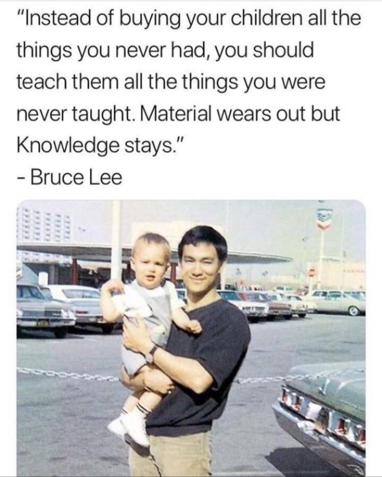 DomhnallOC's tweet photo. Is it just me or is Bruce Lee the image of Johnny Sexton here? https://t.co/2ptPJlF4O6