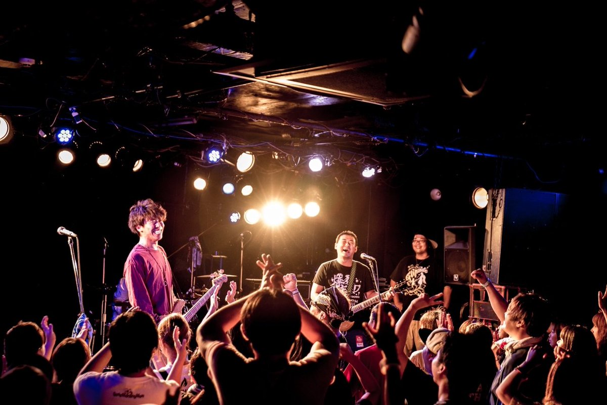 NAO_MUSIC_ZUSHI's tweet photo. 【PLAYBACK F.A.D】
2018年8月4日 横浜F.A.D
NAO MUSIC presents
Make a freedom!!

Opening act
『AOBA』

当日勝手に来て、急遽オープニングアクトとして出演(笑)
短い時間の中でも『AOBA』らしさ全開のライブをありがとう！

Photo by @ttetteteru

#makeafreedom
#FAD横浜
#AOBA https://t.co/pl2JUyL7ea