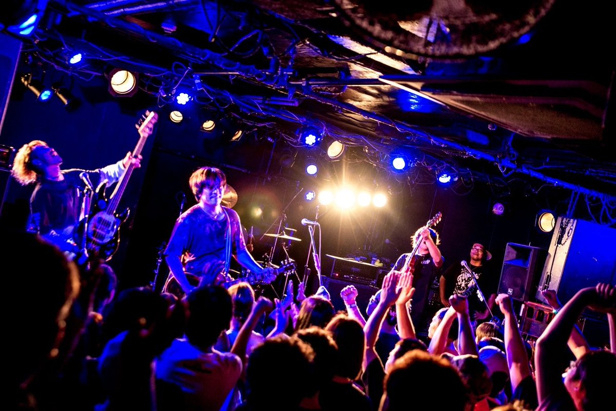 NAO_MUSIC_ZUSHI's tweet photo. 【PLAYBACK F.A.D】
2018年8月4日 横浜F.A.D
NAO MUSIC presents
Make a freedom!!

Opening act
『AOBA』

当日勝手に来て、急遽オープニングアクトとして出演(笑)
短い時間の中でも『AOBA』らしさ全開のライブをありがとう！

Photo by @ttetteteru

#makeafreedom
#FAD横浜
#AOBA https://t.co/pl2JUyL7ea